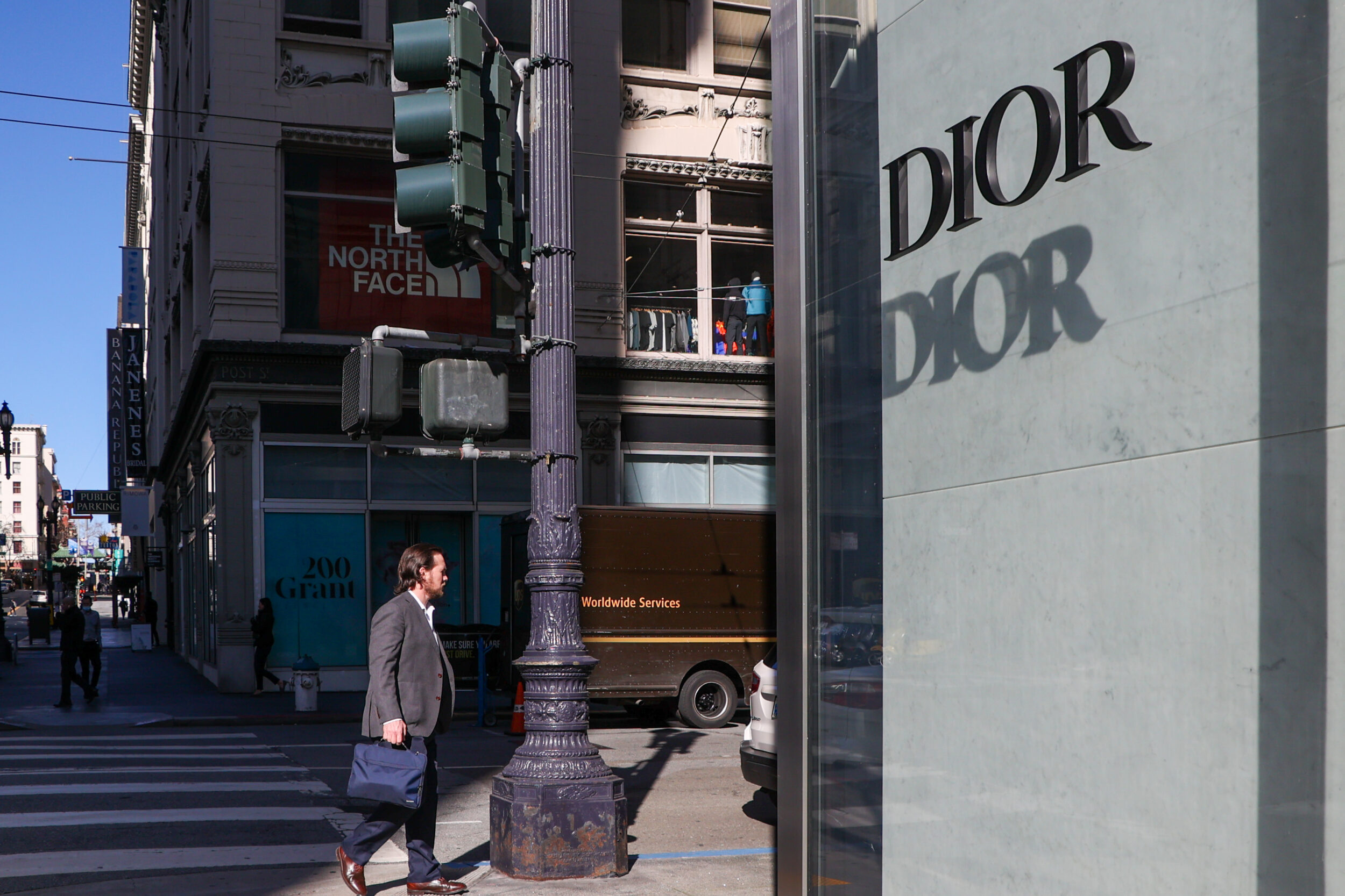Louis Vuitton Store Robbed in San Francisco's Union Square – NBC Bay Area
