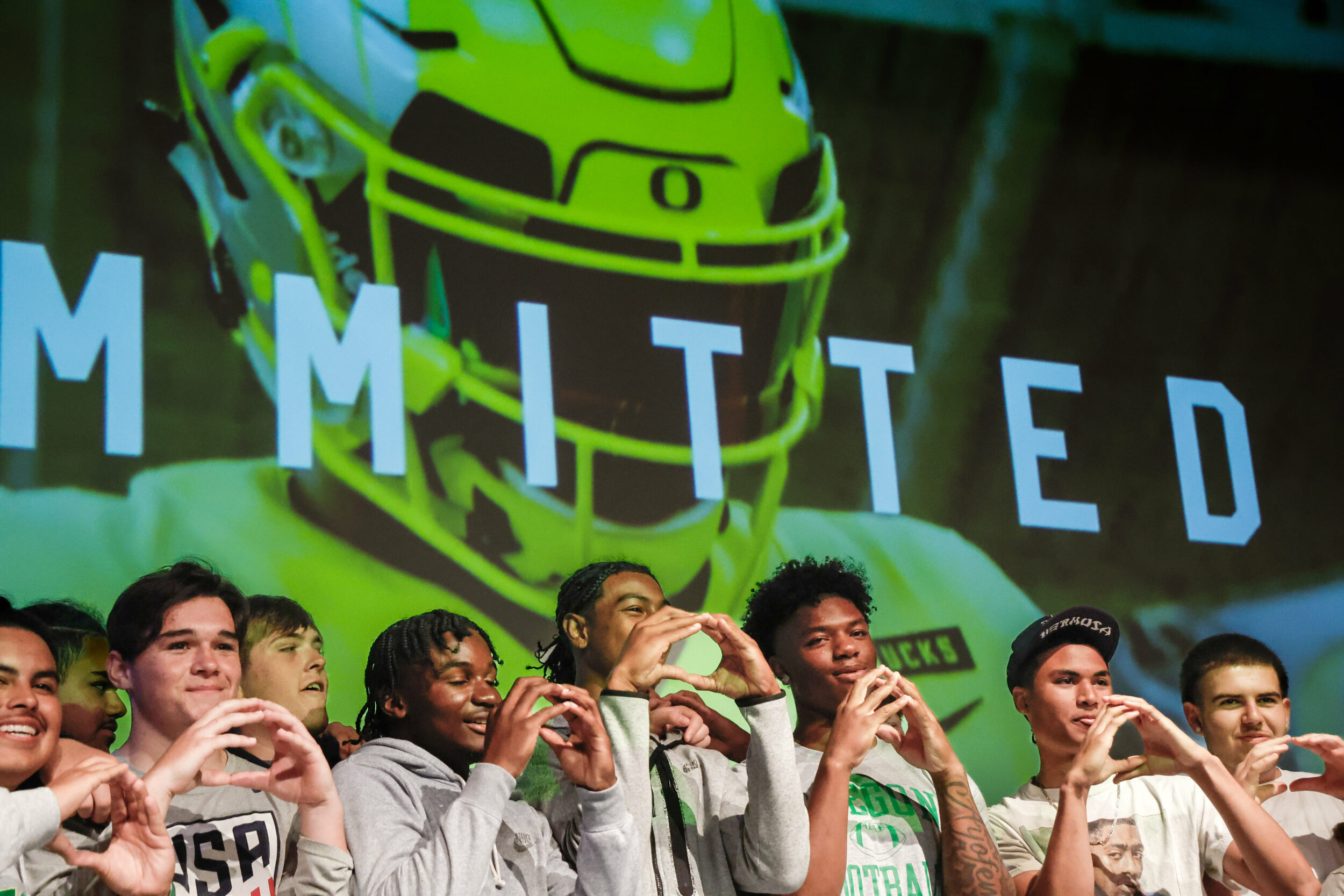 2023 Sacred Heart Cathedral Linebacker Recruit Jerry Mixon Sets Commitment  Date - Sports Illustrated Oregon Ducks News, Analysis and More