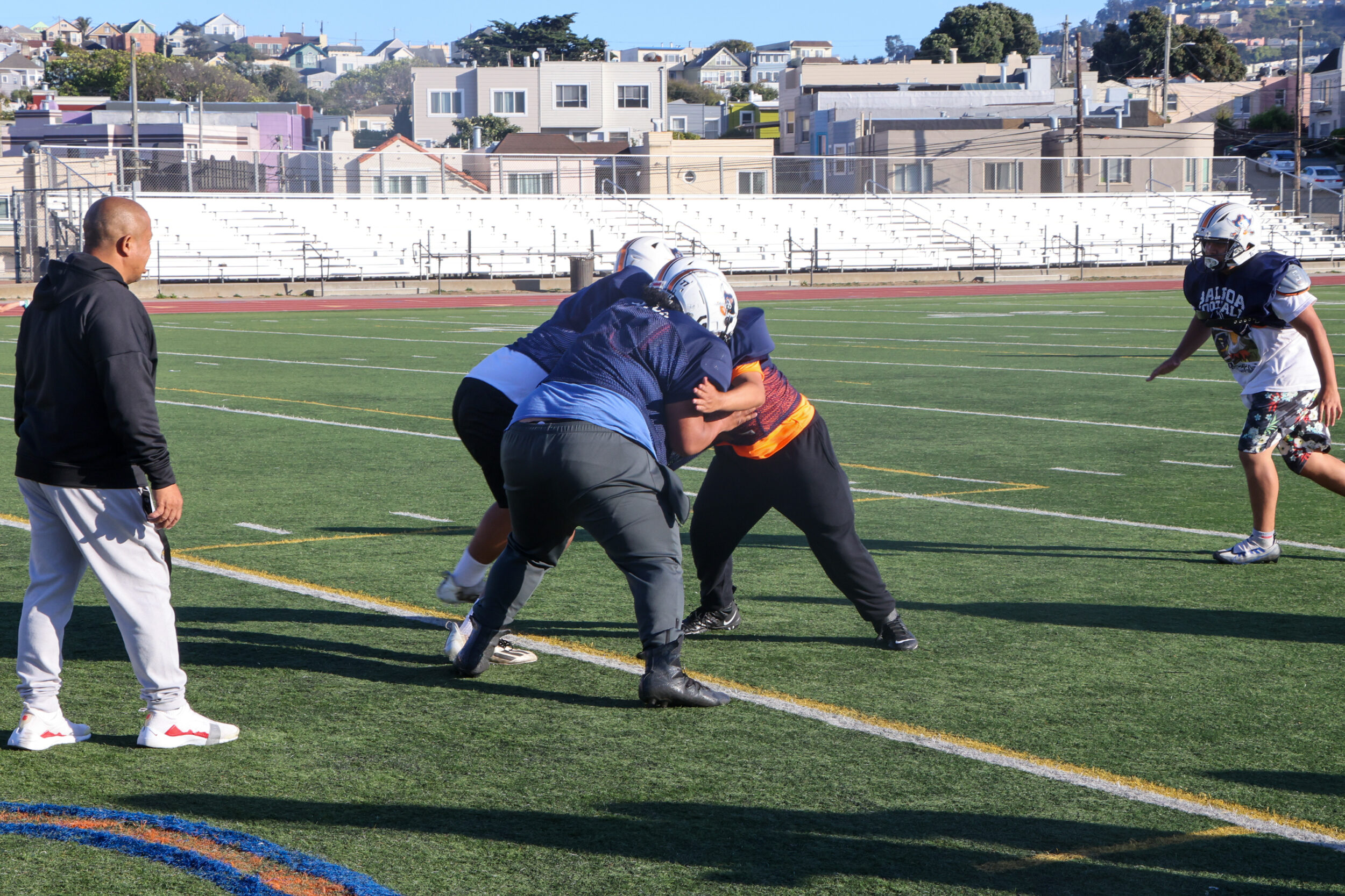 Lincoln prevails in San Francisco's Thanksgiving high school football  championship game