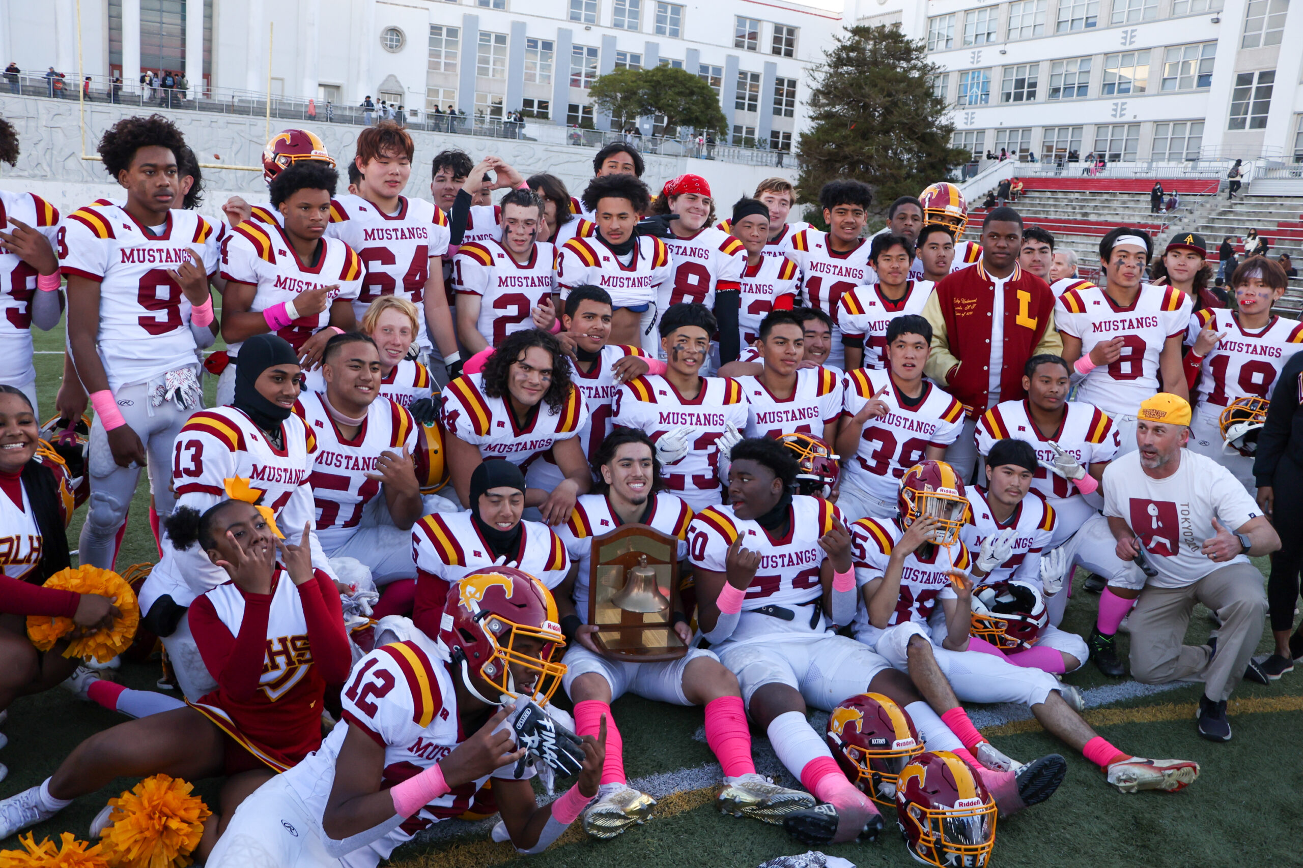 High school football: Leland beats Lincoln, wins outright league title