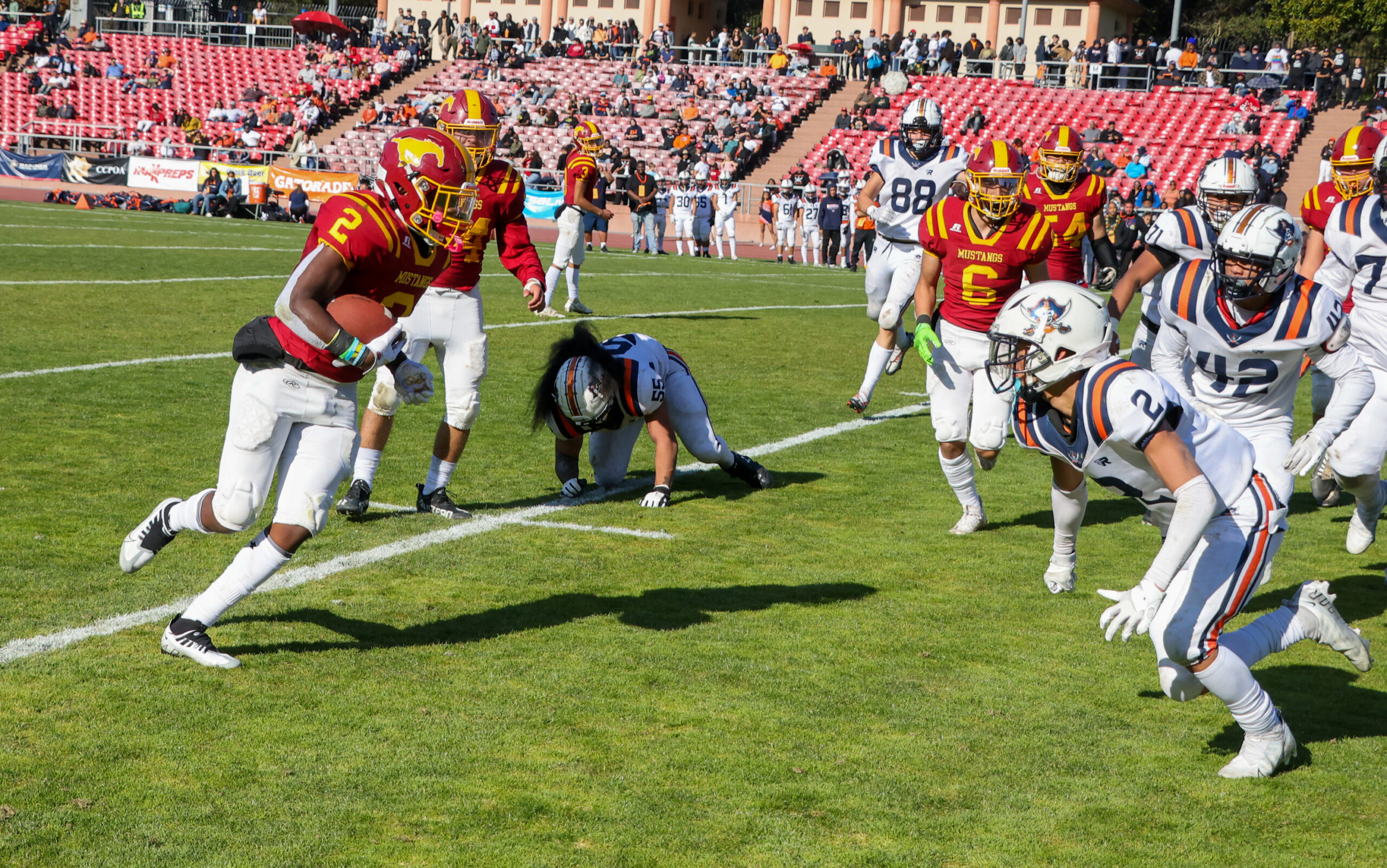 Lincoln prevails in San Francisco's Thanksgiving high school football  championship game