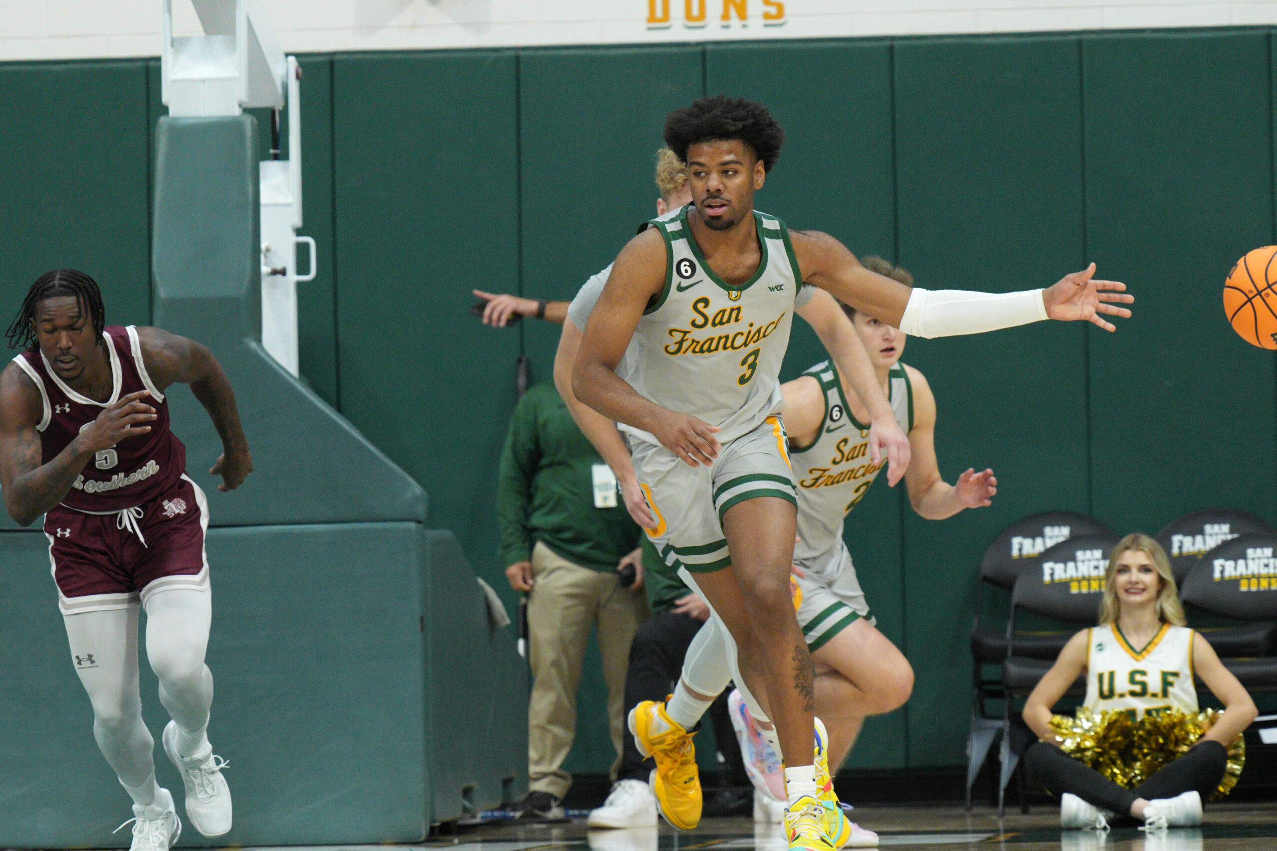 USF basketball player spends three years on bench. Now he’s a top defender