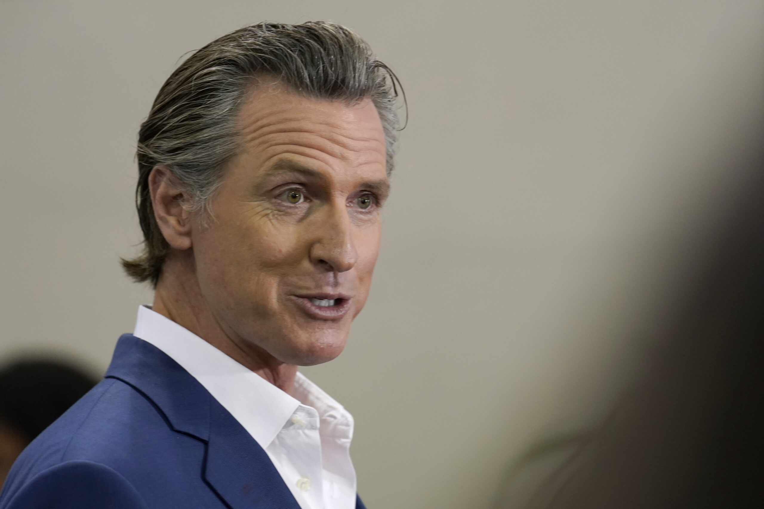 ‘You Small, Pathetic Man’: Newsom Slams DeSantis After New Plane of Migrants Lands in California