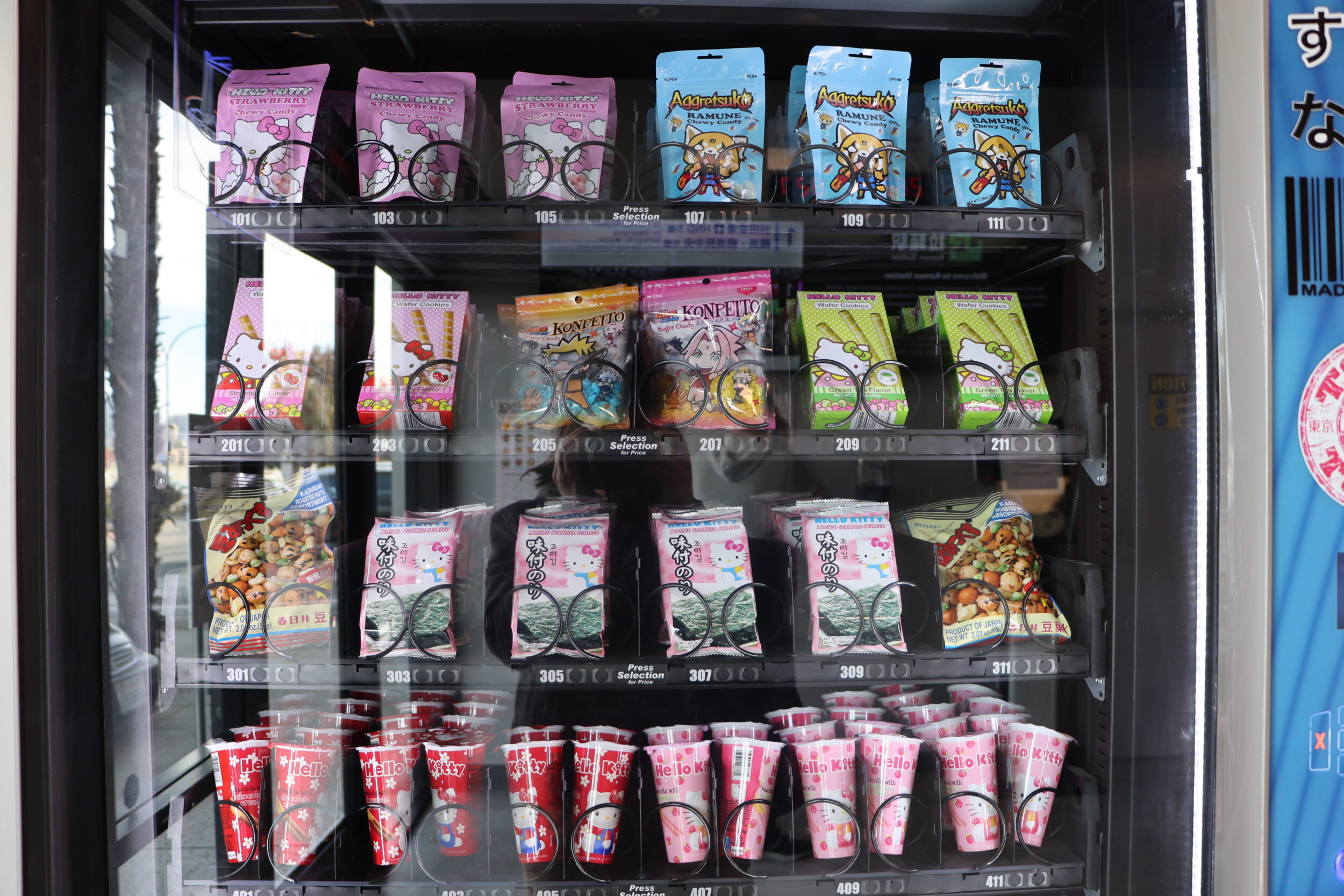 Japanese Vending Machines: Selling Tasty Noodles and Oodles More