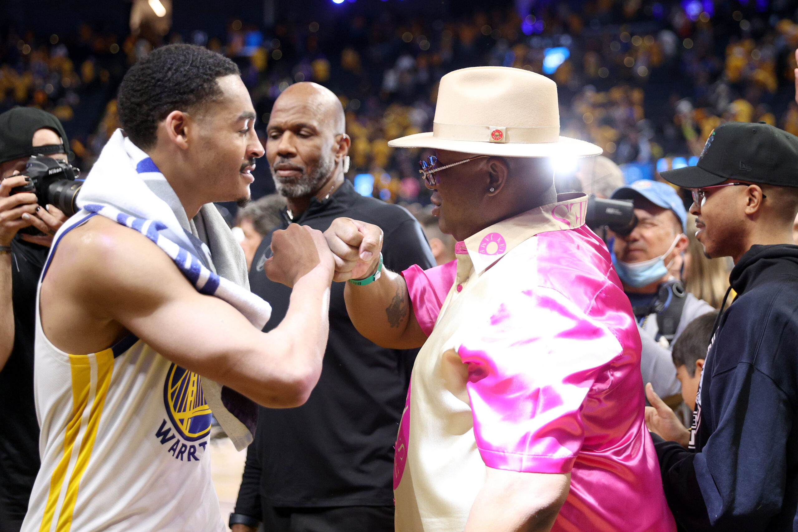 Twitter reacts to the outfit rapper E-40 wore to Game 4 of the NBA Finals
