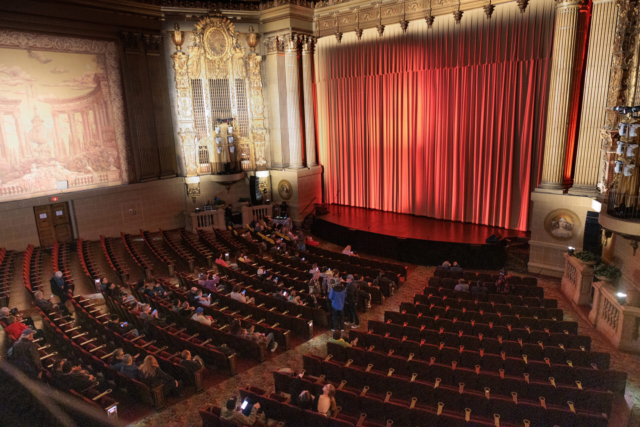 San Francisco Castro Theatre gets OK for booze service, flexible seats