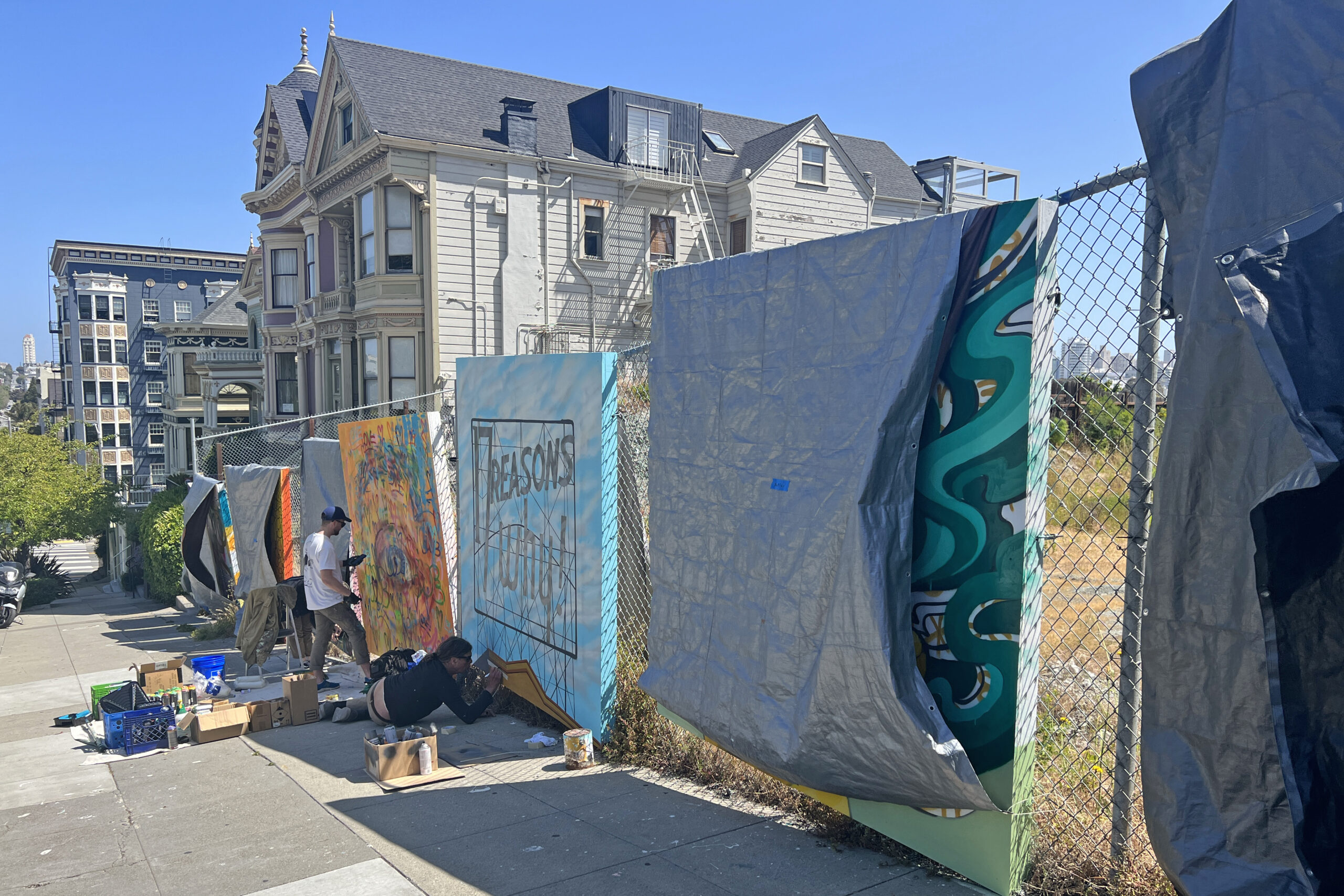 The Artist Behind San Francisco’s Honey Bears Shares the Wealth With Alamo Square Mural Project