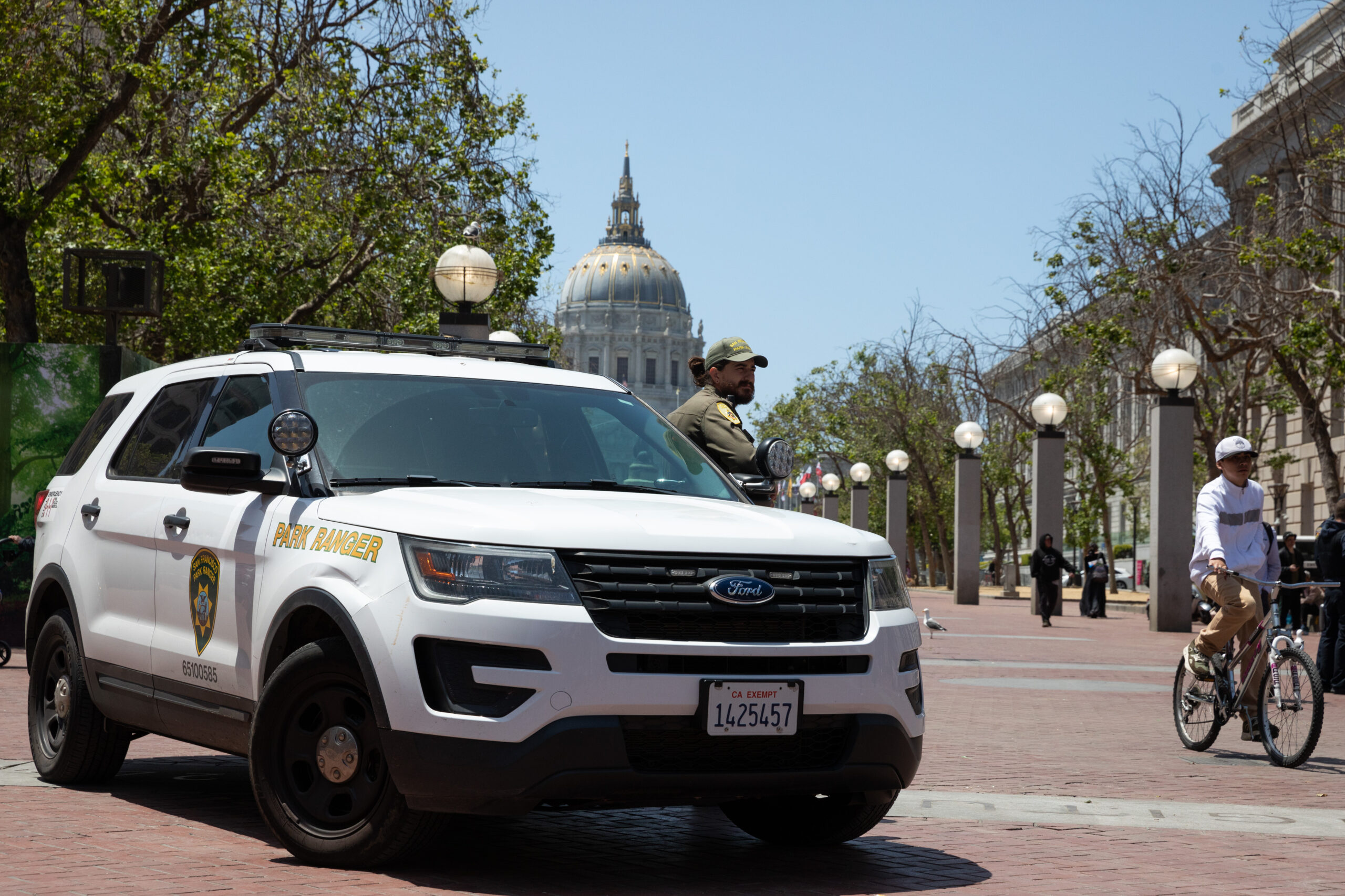 A Sheriff's Department vehicle in United Nations plaza.