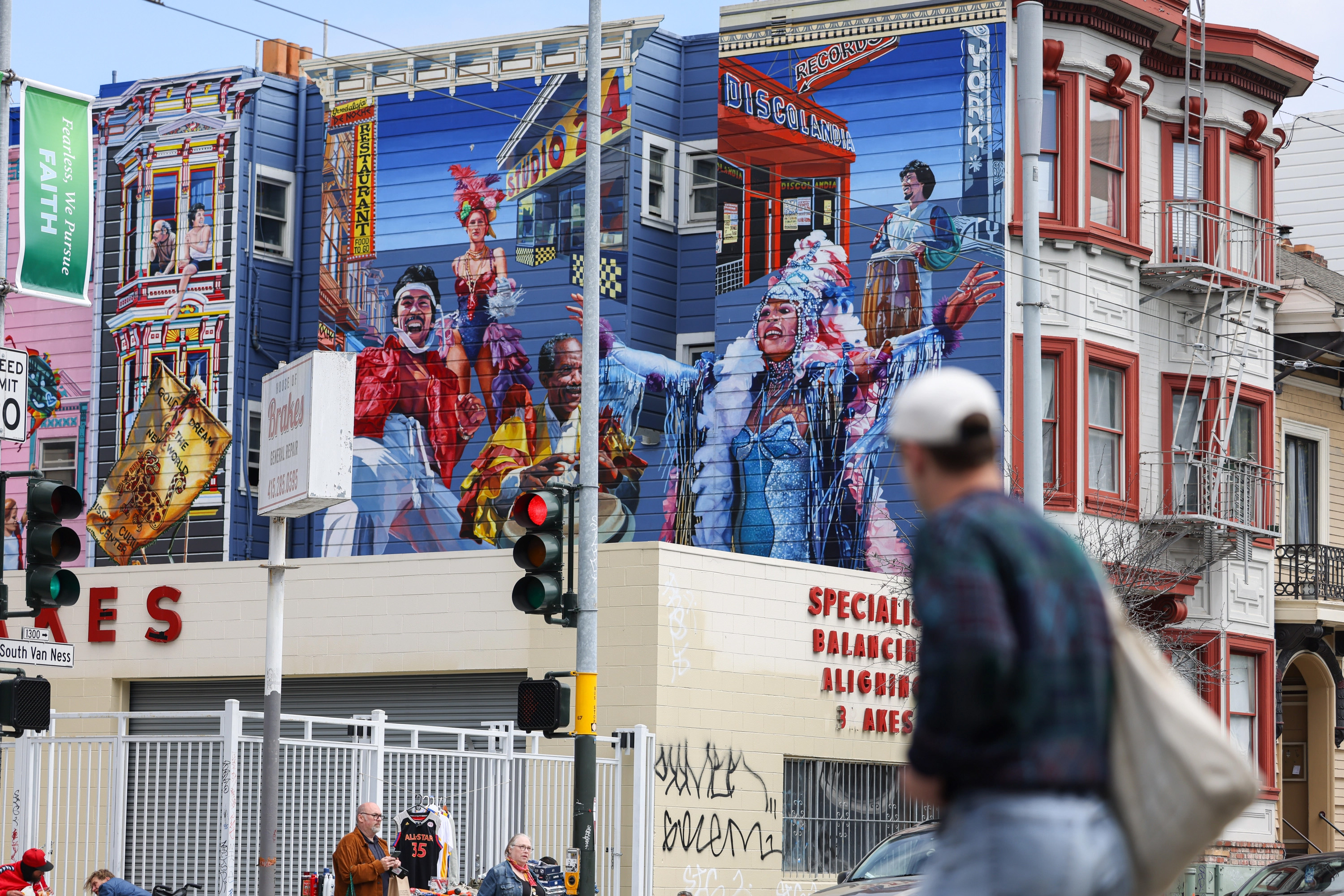 San Francisco’s Stunning Murals: See Photos