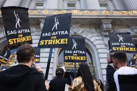Newsom Rejects Bill to Give Unemployment Checks to Striking Workers