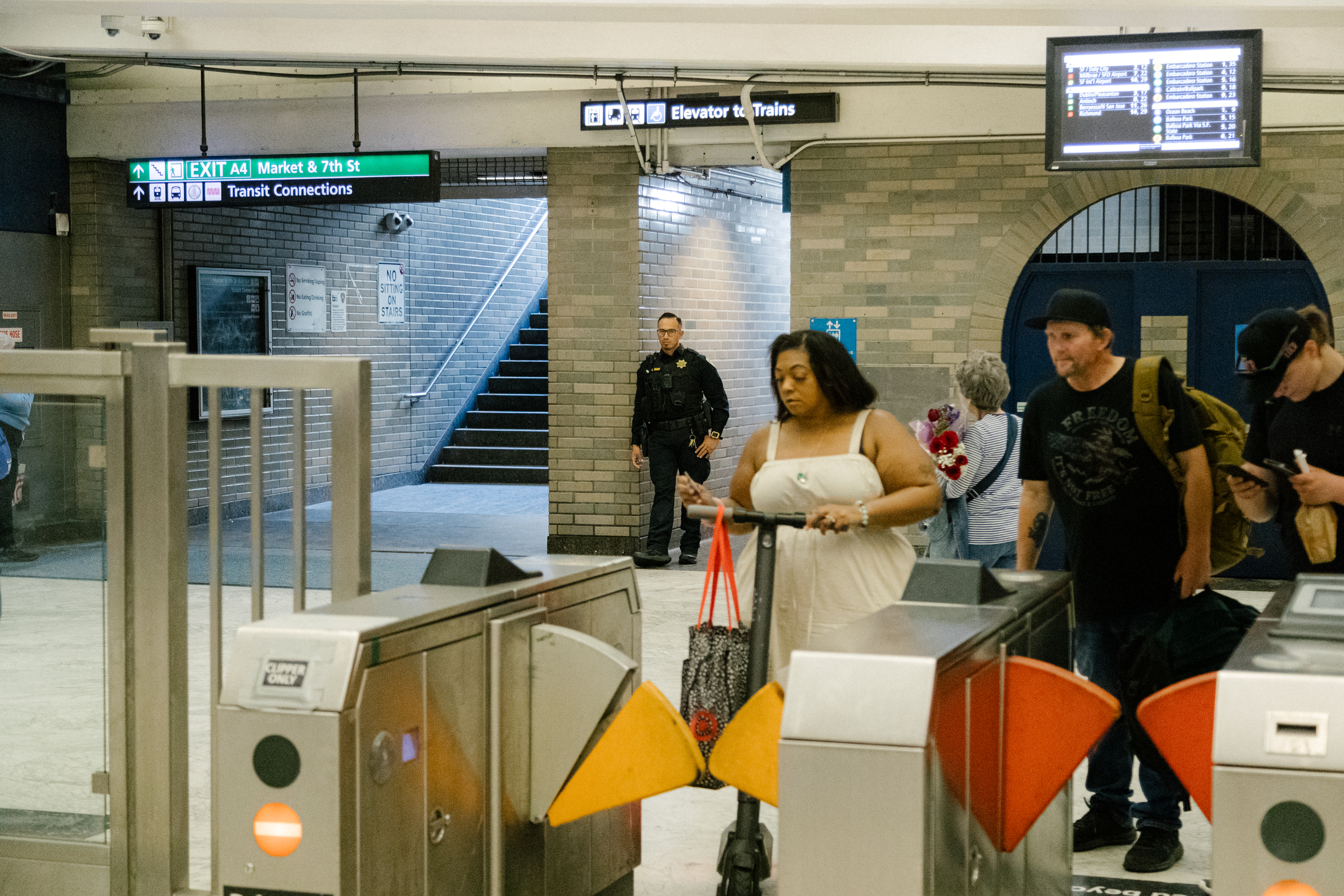 Here’s When You Can Tap Your Credit Card on BART and Muni