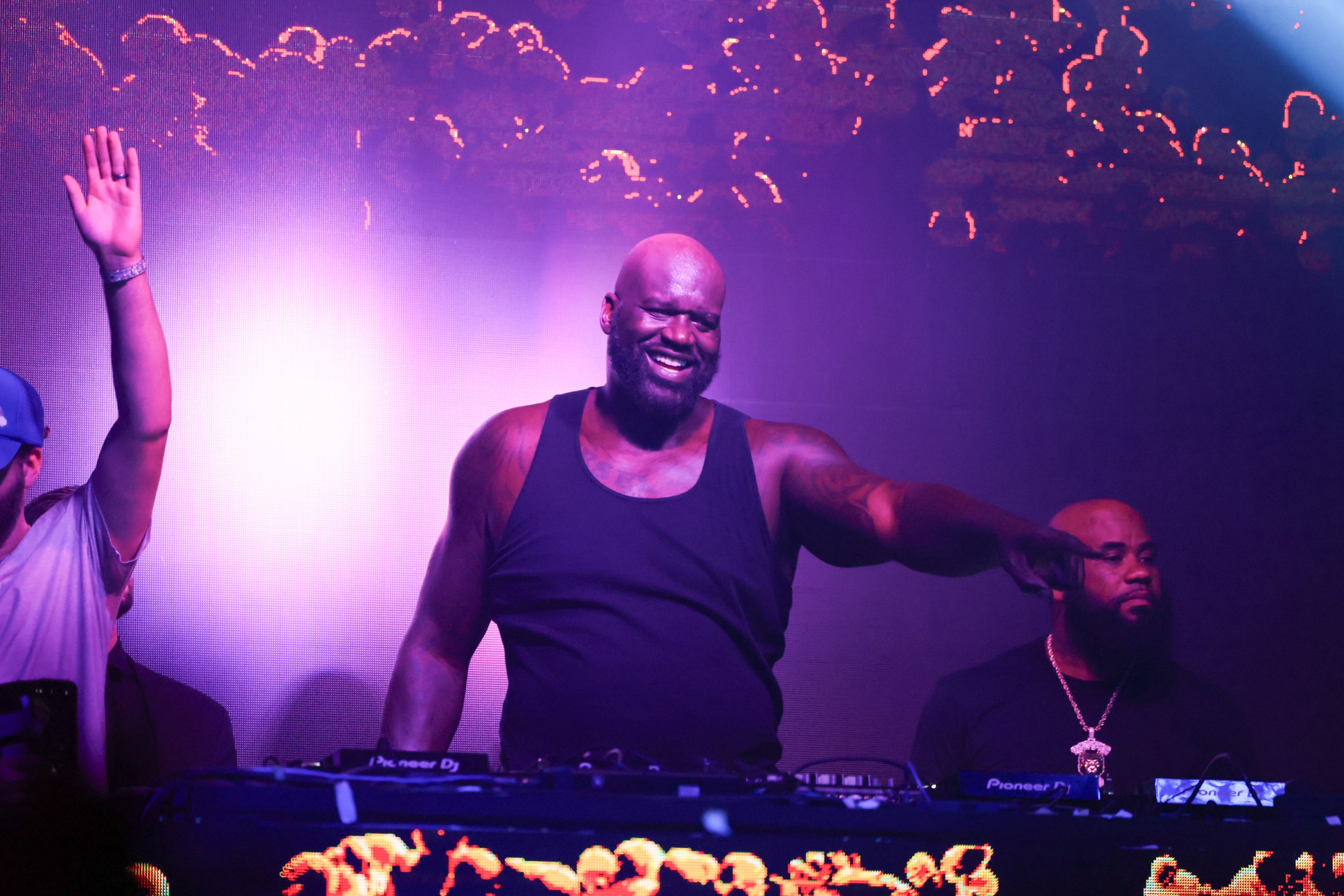 Shaquille O’Neal smiles and points to a crowd member at 1015 Folsom on Friday.