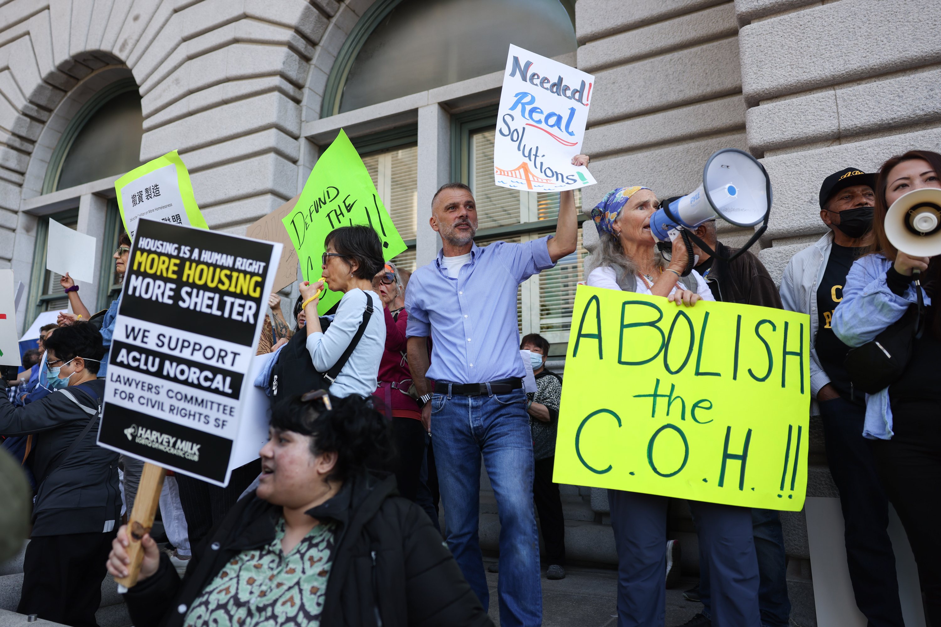 San Francisco Homeless Encampment Sweeps Court Hearing Draws Crowd of Dueling Protesters