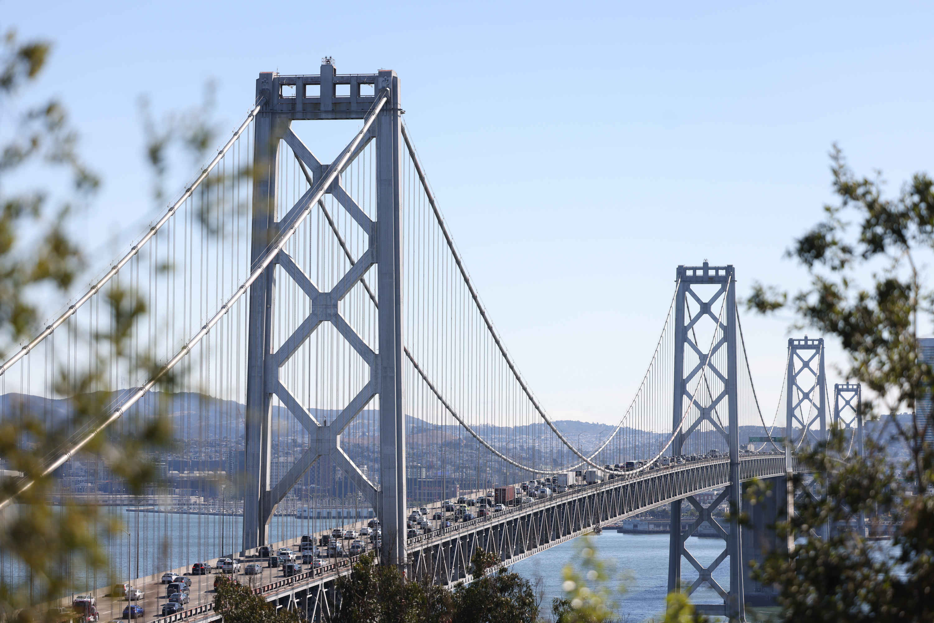 San Francisco Bay Bridge Traffic Stalled As Police Talk To Person On ...