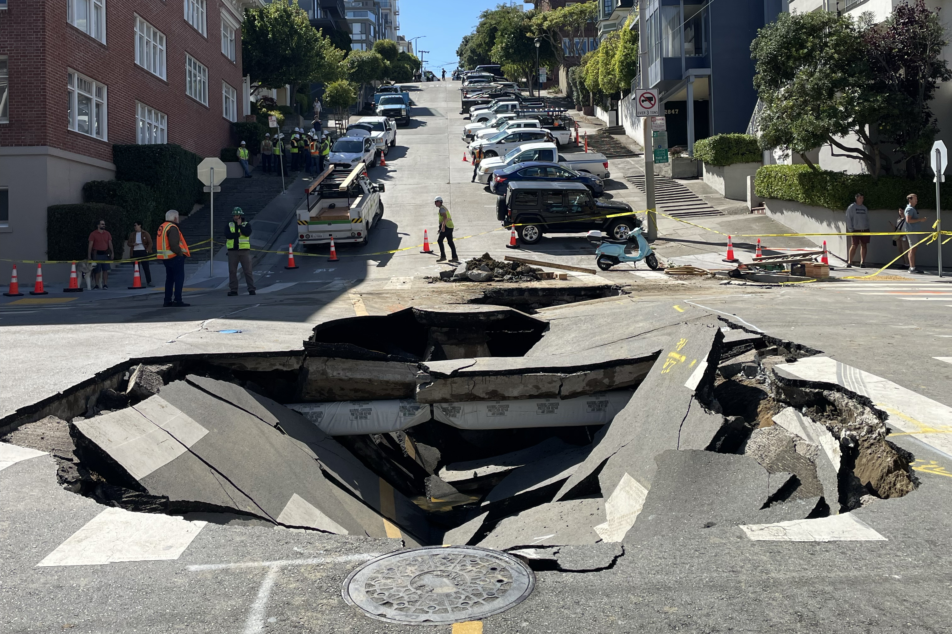 San+Francisco+Shocker%3A+Giant+Sinkhole+Swallows+Historic+Streetcar