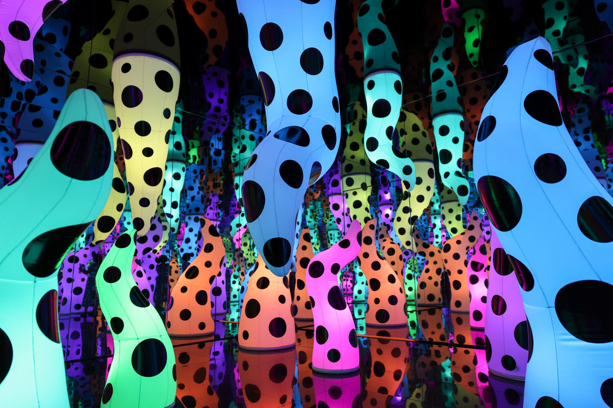 Yayoi Kusama’s Instagrammable Infinity Rooms on Display in San Francisco