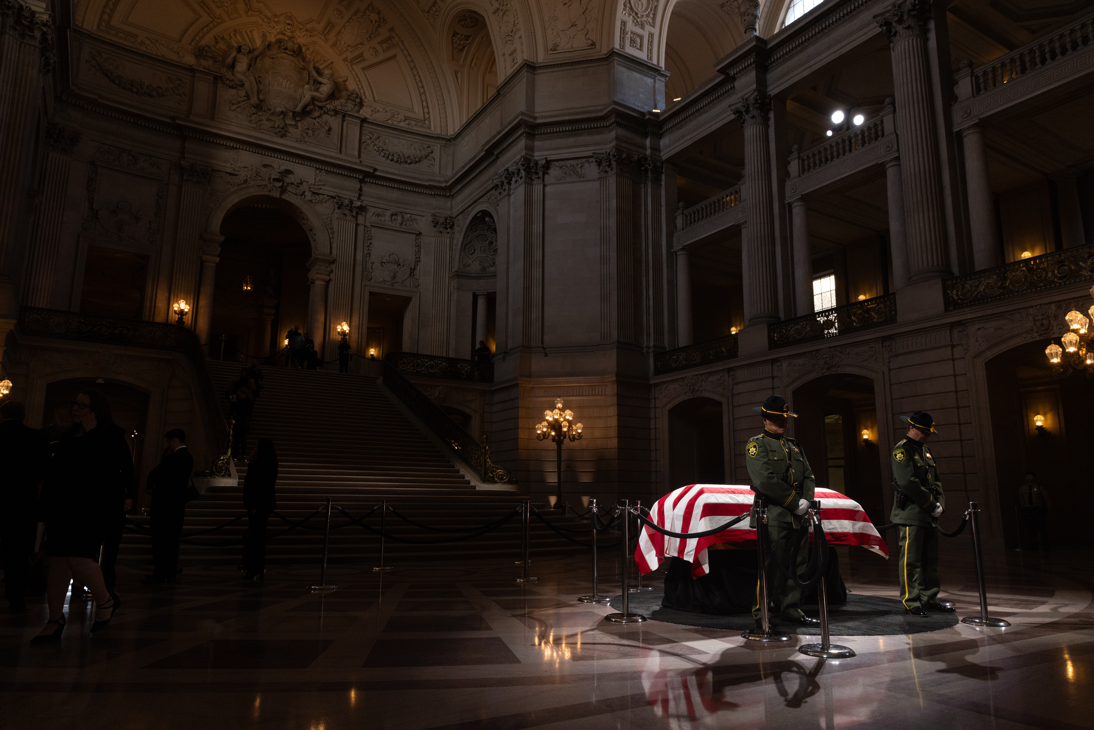 Photos: Nancy Pelosi joins San Franciscans to mourn Dianne Feinstein at City Hall