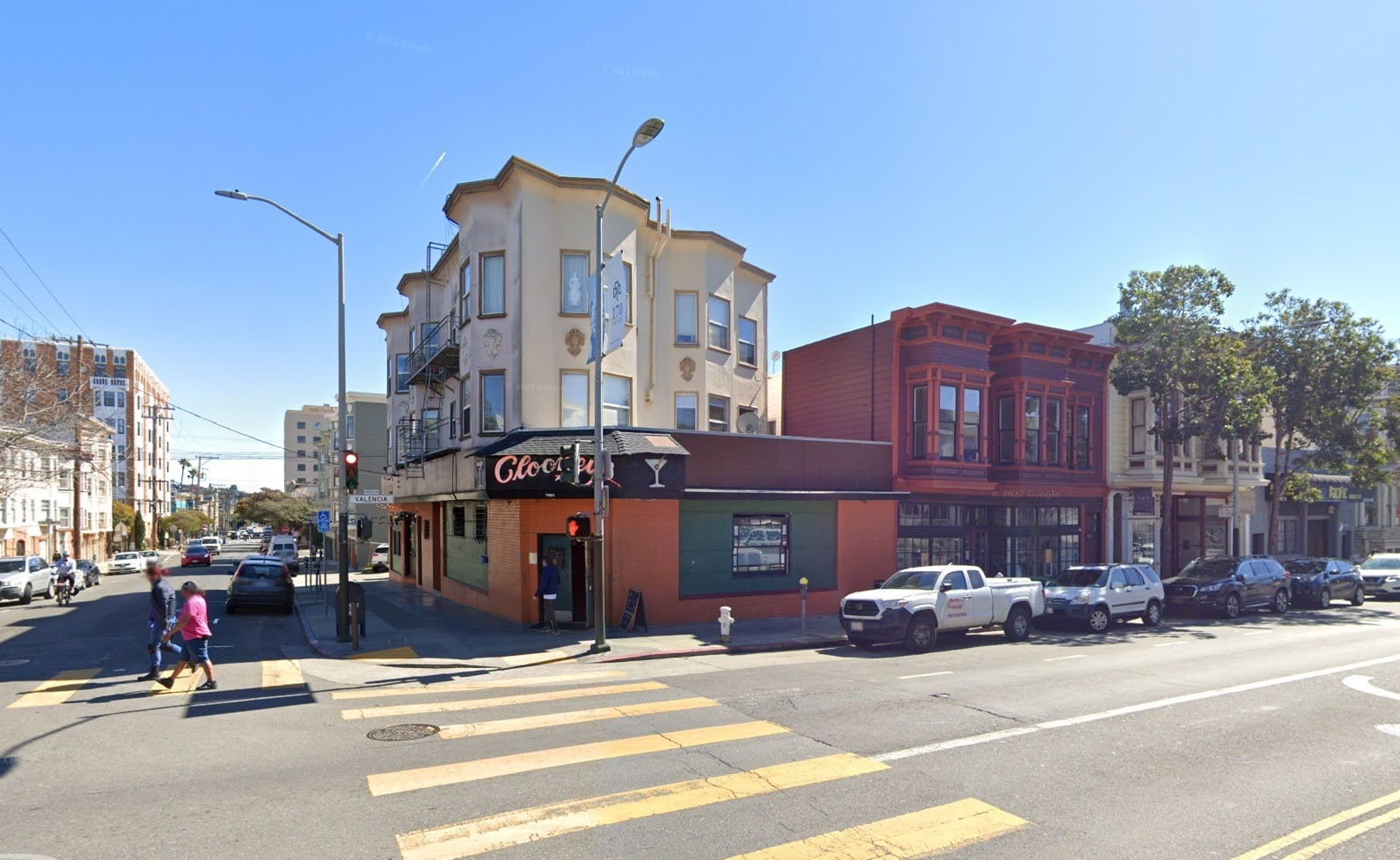 A Google Street View image from March 2022 shows Clooney's Bar at the corner of Valencia and 25th streets in San Francisco's Mission District.