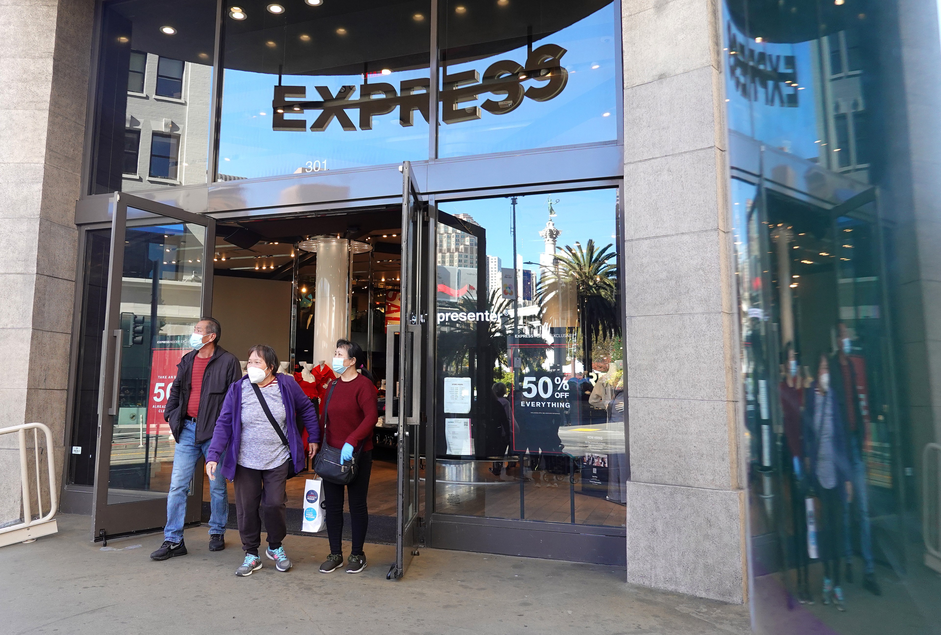 San Francisco Express Store Staffer Hit With Metal Pole During Robbery