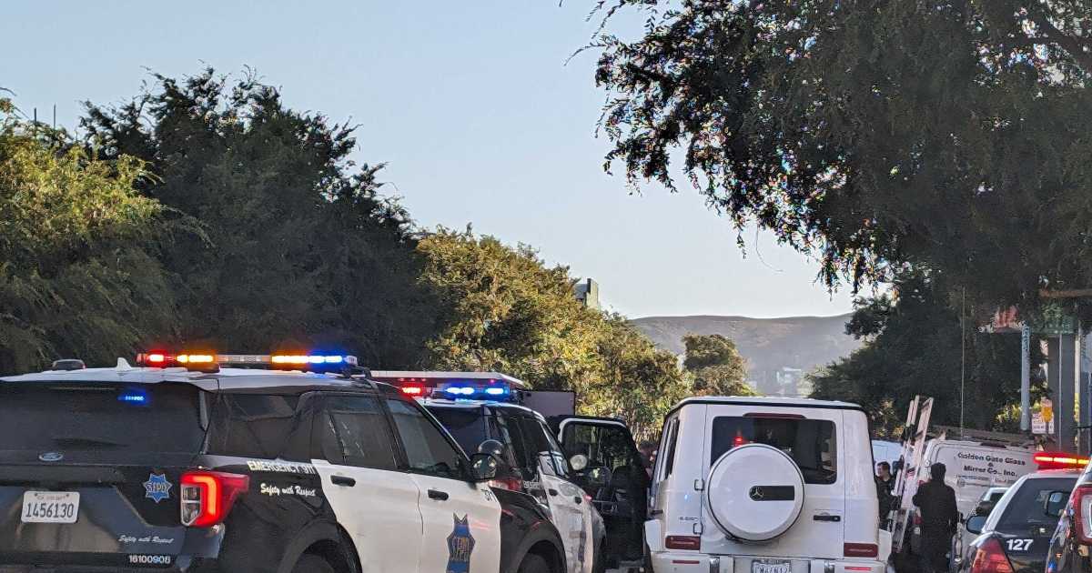 San Francisco Police Chase Mercedes G-Wagon Through Streets