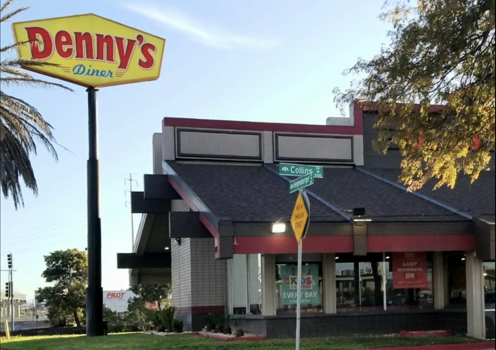 An exterior of a Denny's by day.