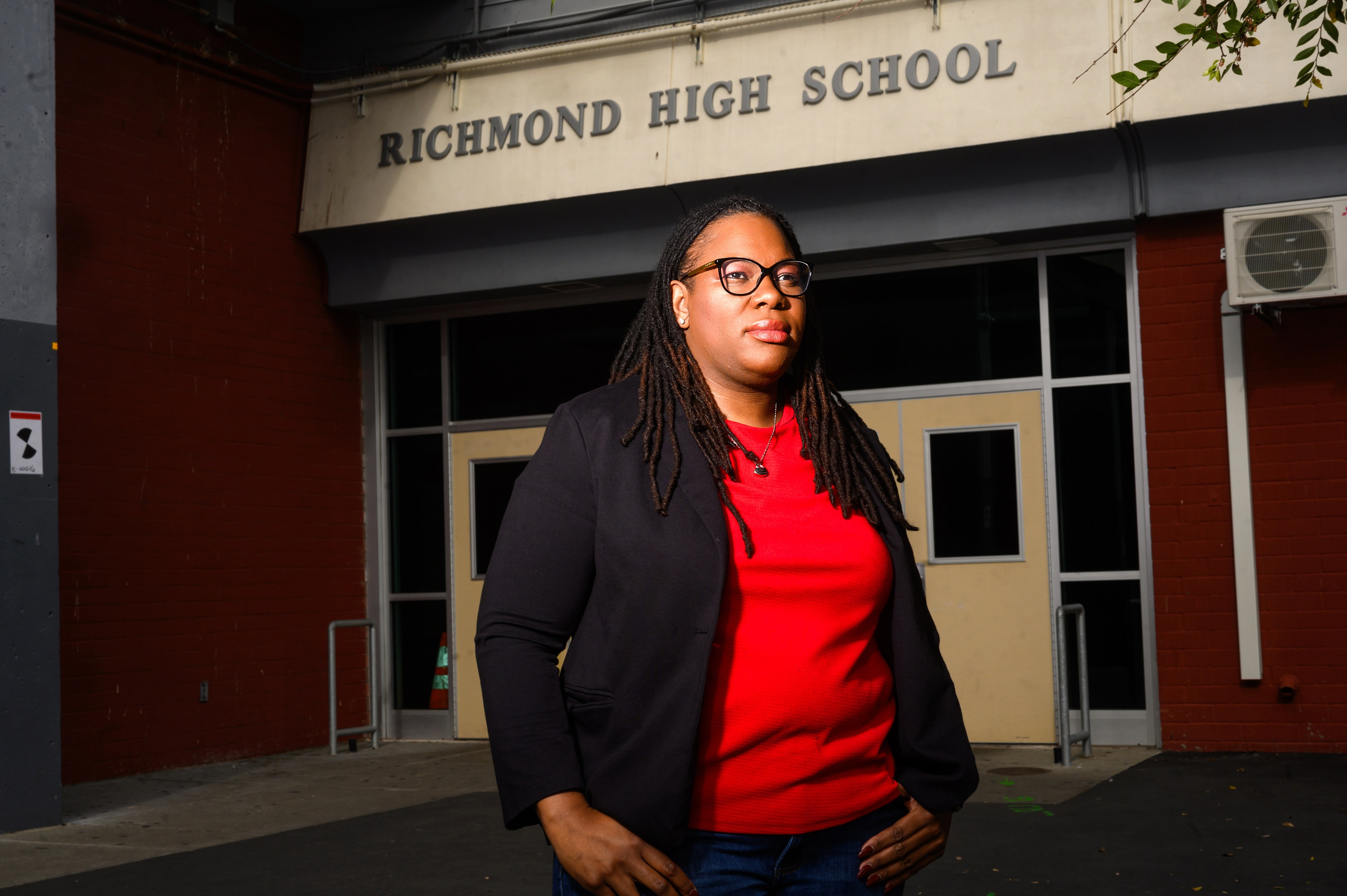 Vieneese Kelly stands in front of Richmond High School.
