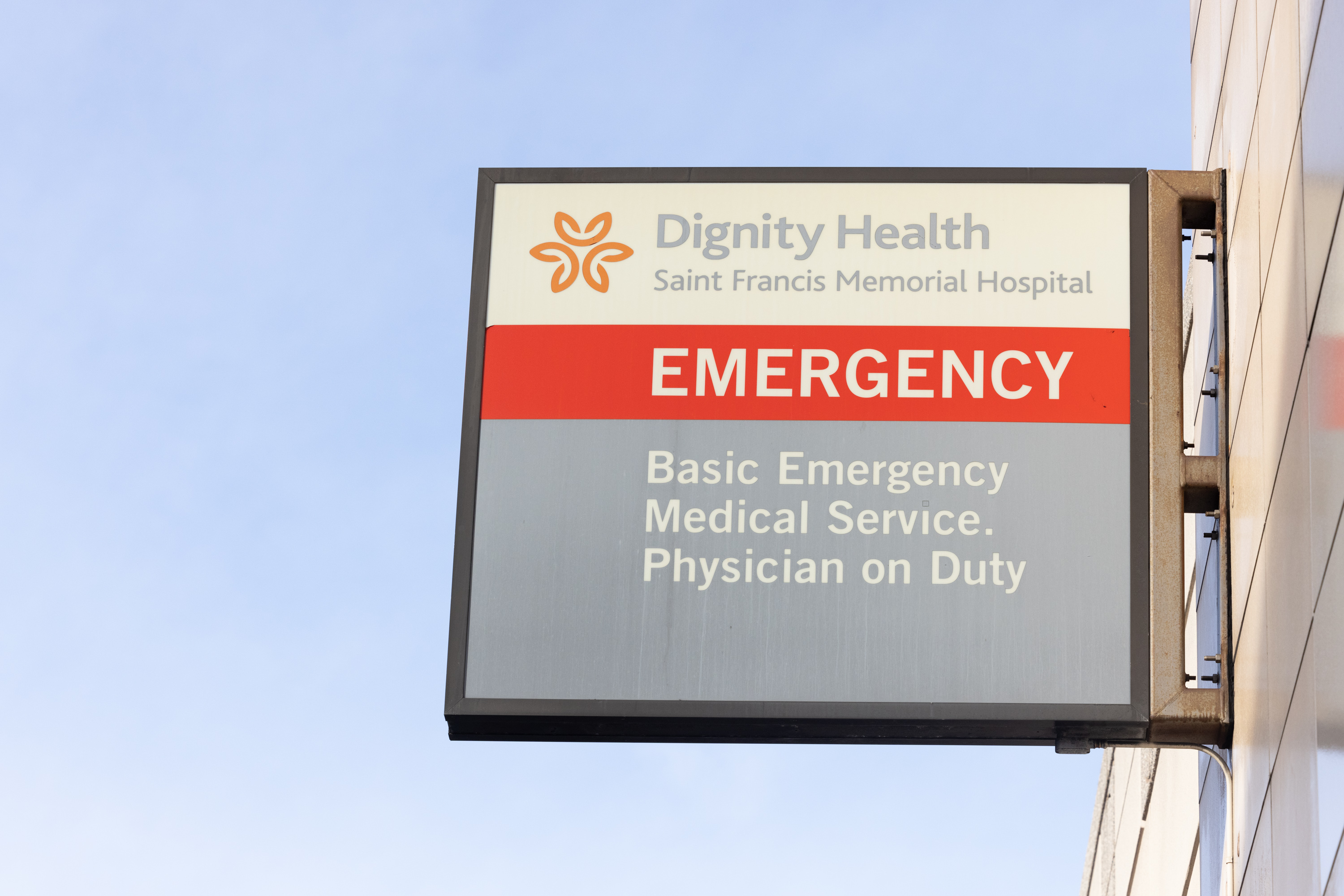 A sign reads "Emergency" and Saint Francis Memorial Hospital.