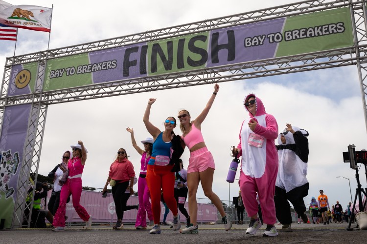 Bay to Breakers 2024 photos Thousands pack SF streets for race