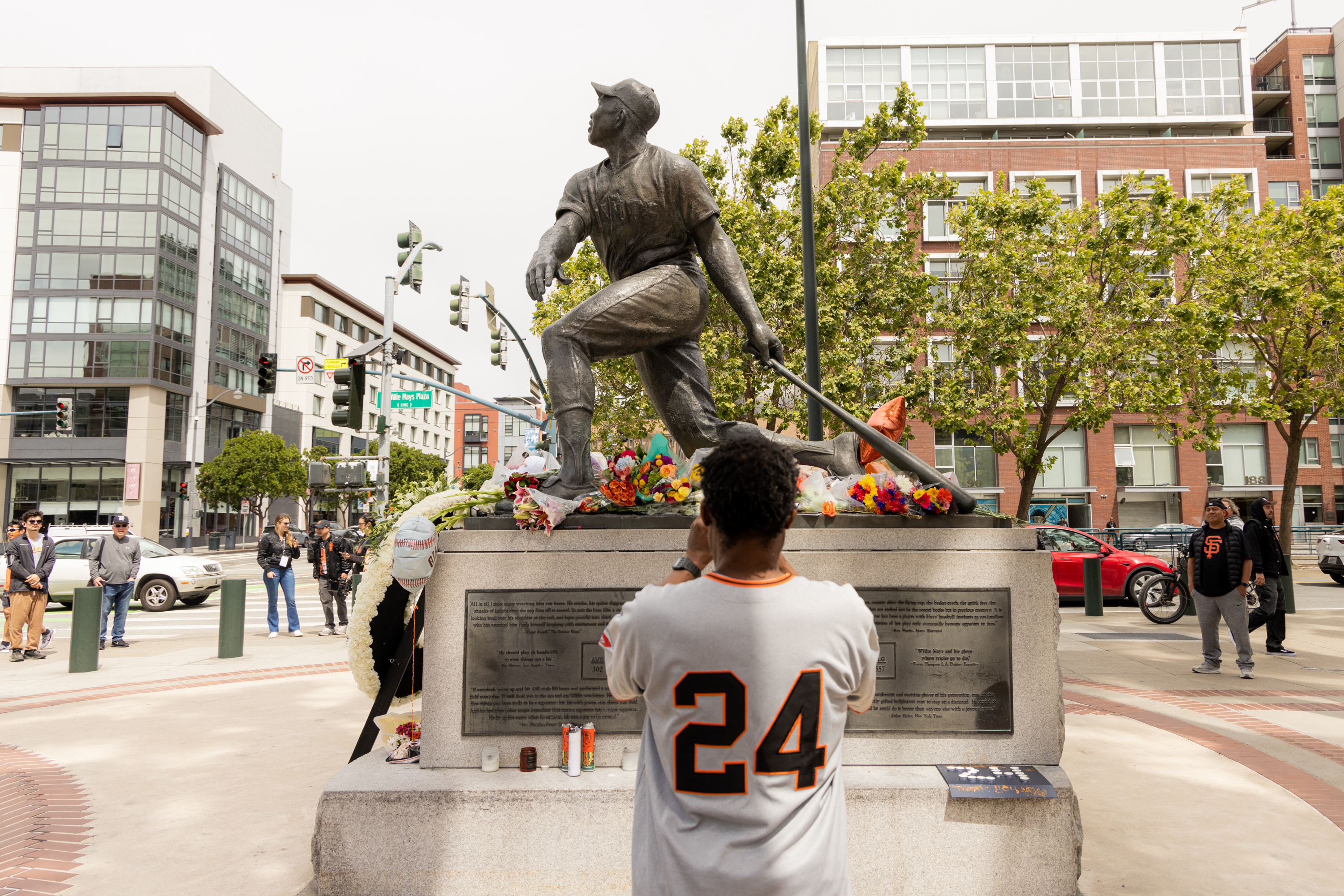 Willie Mays remembered: Fans pay respects to San Francisco icon