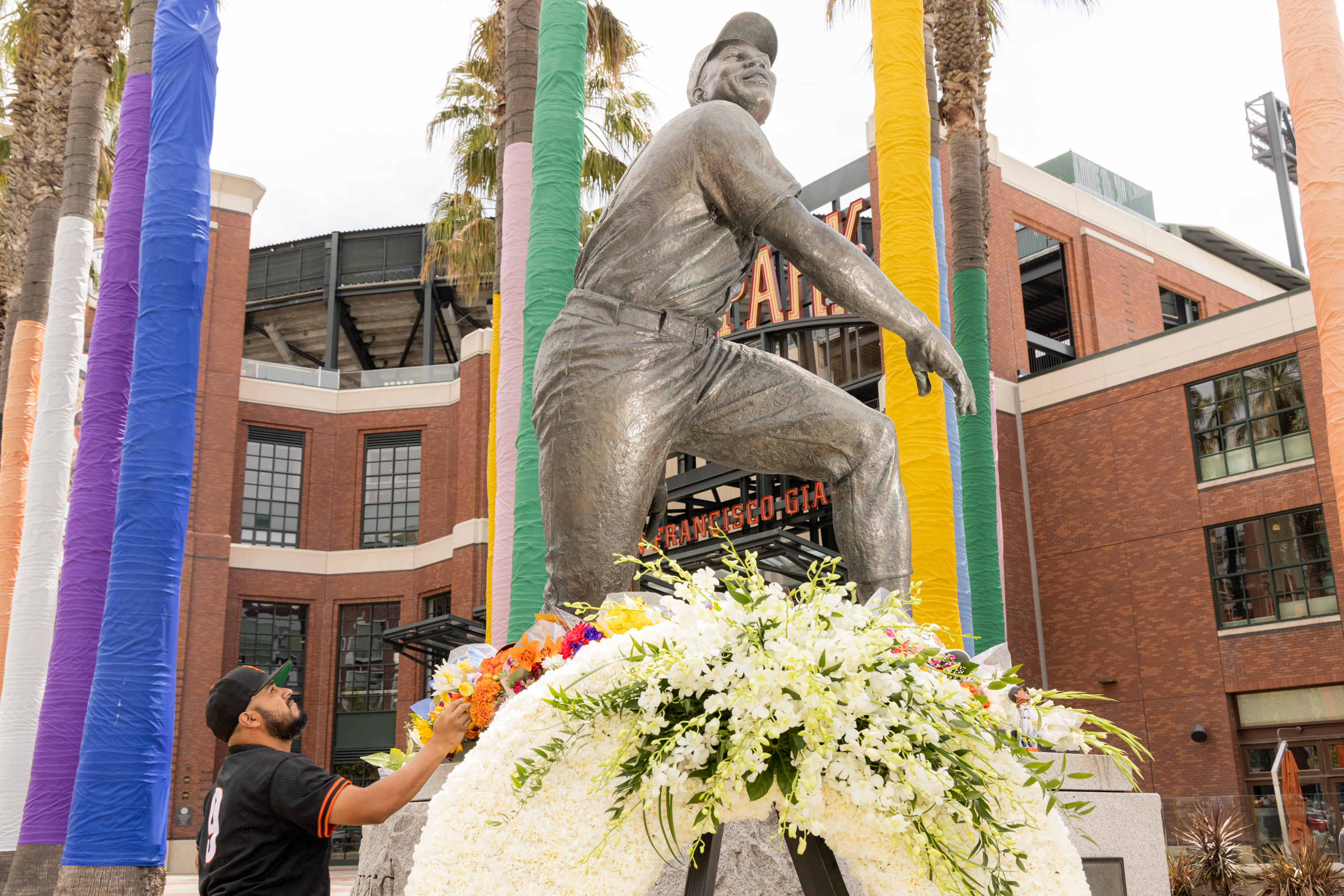 Willie Mays remembered: Fans pay respects to San Francisco icon