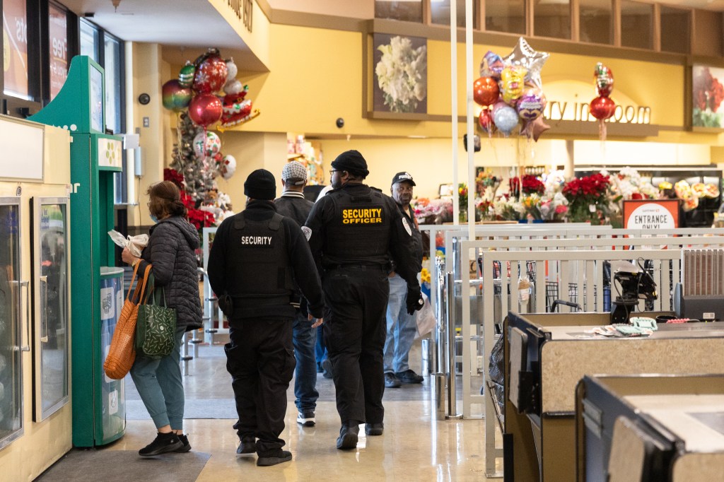 San Francisco Safeway loses $7,000 a day to theft, guards say