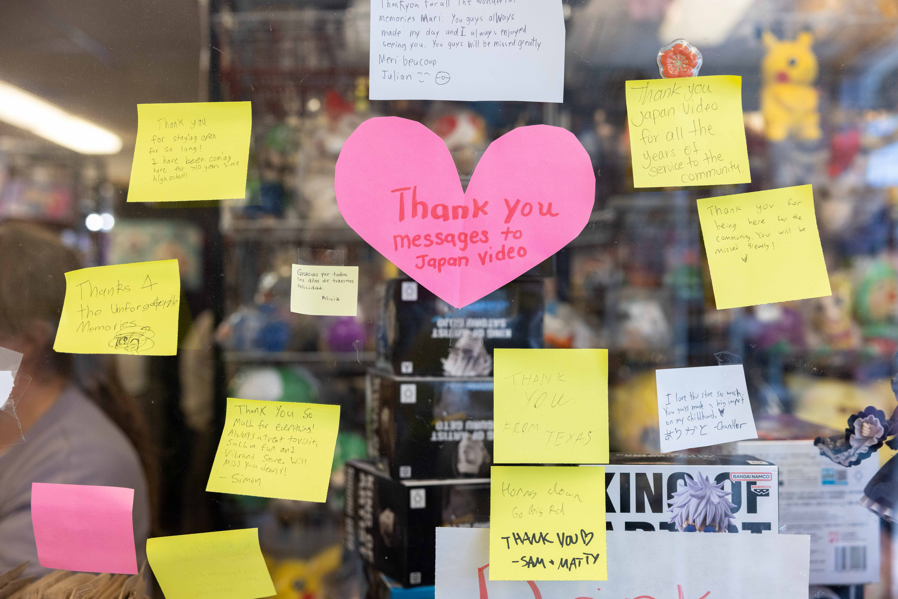 The image shows a window filled with colorful sticky notes and a pink heart, displaying thank you messages to a place called Japan Video.